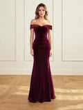 Samtkleid mit One-Shoulder-Ausschnitt, Bordeaux